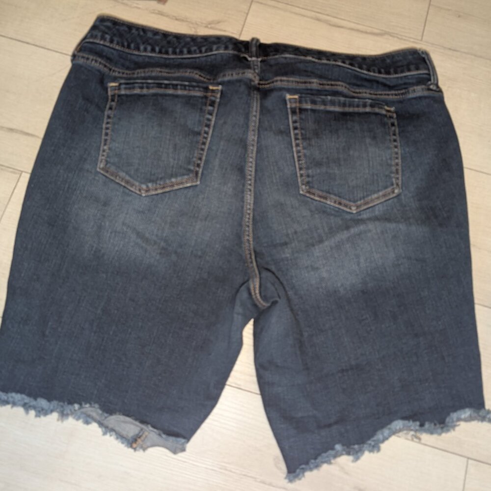 TORRID Distressed Denim Shorts "First At Fit" Womens Sz 20 - Picture 2 of 4